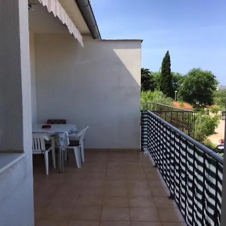 Luxary In Close To
