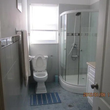 Luxary In Close To Apartment *