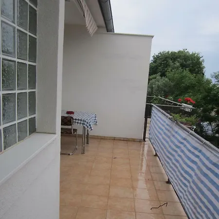 Luxary In Close To Apartment *