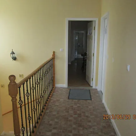 Luxary In Close To Apartment *
